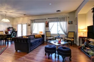 Photo #2: 2401586 Listing