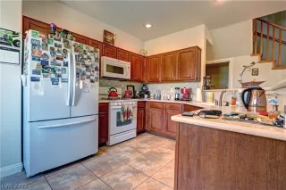 Photo #4: 2401586 Listing