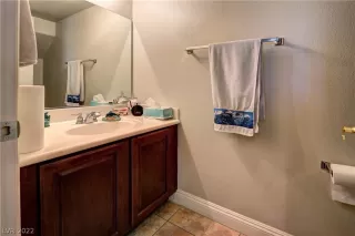 Photo #6: 2401586 Listing