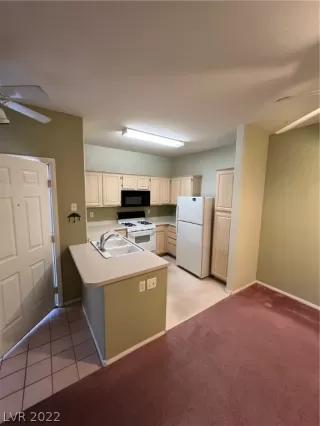 Photo #4: 2401591 Listing 