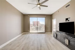 Photo #2: 2401632 Listing 