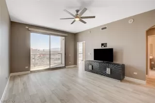 Photo #3: 2401632 Listing 