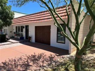 Photo #1: 2401651 Listing