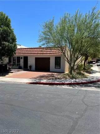 Photo #2: 2401651 Listing