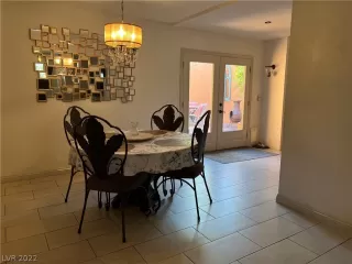 Photo #5: 2401651 Listing