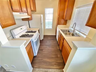 Photo #3: 2401655 Listing 