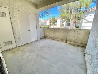 Photo #4: 2401655 Listing 