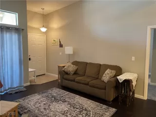 Photo #4: 2401663 Listing 