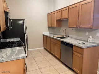 Photo #6: 2401663 Listing 