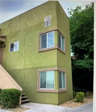 Photo #1: 2401673 Listing