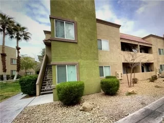 Photo #2: 2401673 Listing