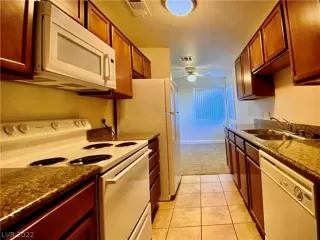 Photo #6: 2401673 Listing