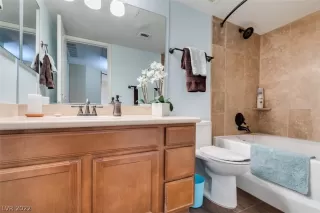 Photo #4: 2401710 Listing