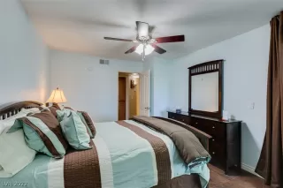 Photo #5: 2401710 Listing