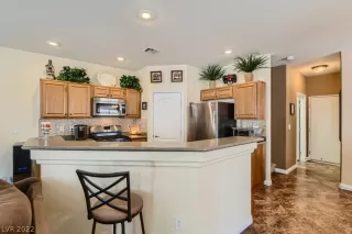 Photo #3: 2401753 Listing