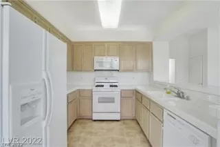 Photo #5: 2401754 Listing 