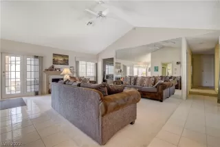 Photo #2: 2401764 Listing