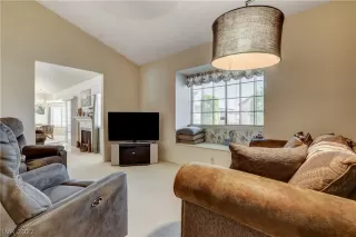 Photo #4: 2401764 Listing