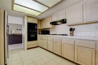 Photo #5: 2401764 Listing