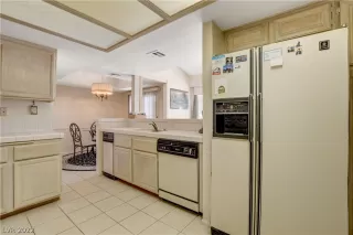 Photo #6: 2401764 Listing