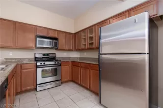 Photo #6: 2401802 Listing
