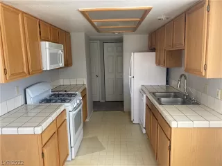 Photo #4: 2401804 Listing