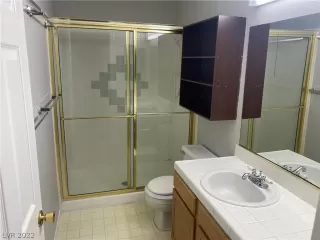 Photo #6: 2401804 Listing