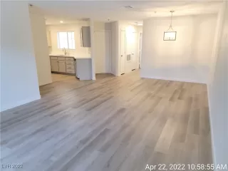 Photo #5: 2401814 Listing 