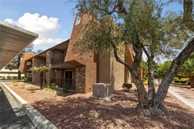 MLS: 2401815 Condo For Sale