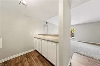 Photo #5: 2401815 Listing