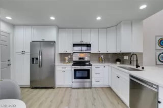 Photo #1: 2401816 Listing