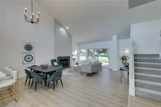 Photo #5: 2401816 Listing