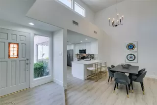 Photo #6: 2401816 Listing