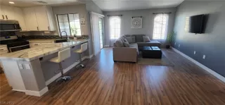 Photo #3: 2401865 Listing