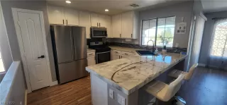 Photo #5: 2401865 Listing