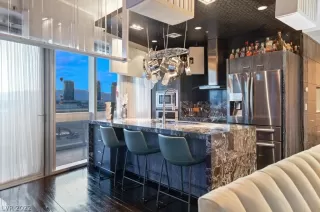 Photo #3: 2401878 Listing 