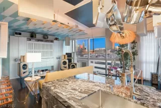 Photo #6: 2401878 Listing 