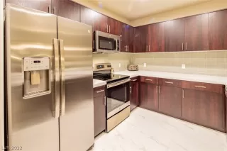 Photo #4: 2401890 Listing 