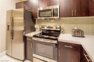 Photo #5: 2401890 Listing 