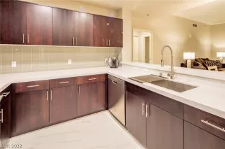 Photo #6: 2401890 Listing 