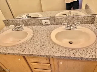 Photo #1: 2401893 Listing 