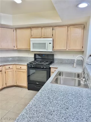 Photo #4: 2401893 Listing 