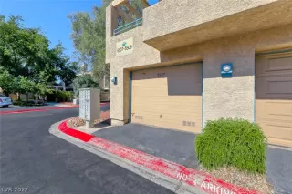 Photo #3: 2401903 Listing