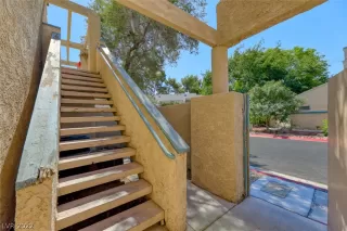 Photo #4: 2401903 Listing