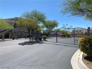 Photo #1: 2401921 Listing 