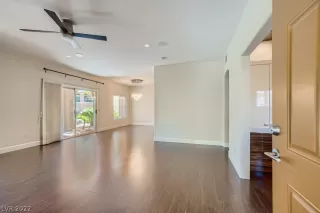 Photo #3: 2401934 Listing 