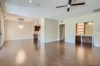 Photo #4: 2401934 Listing 