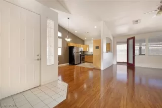 Photo #2: 2401954 Listing 