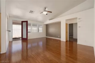 Photo #3: 2401954 Listing 