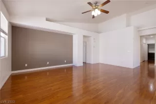 Photo #4: 2401954 Listing 